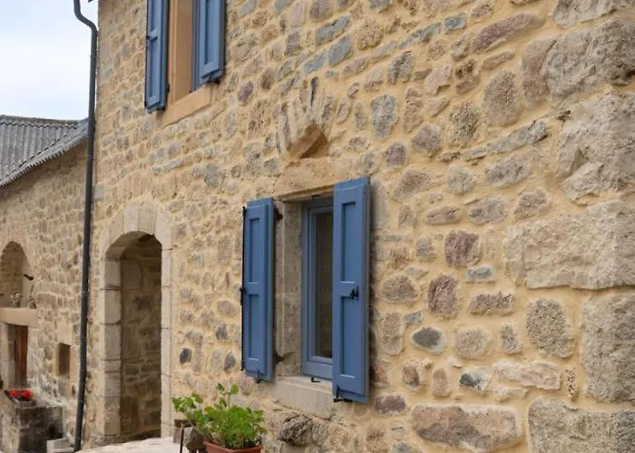 Дом отдыха La Maison Bleue 4/6 Personnes Saint-Etienne-du-Valdonnez