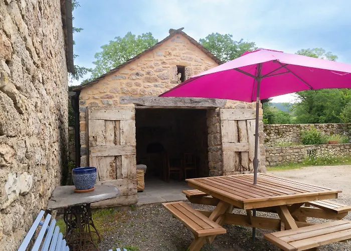 Дом отдыха La Maison Bleue 4/6 Personnes Saint-Etienne-du-Valdonnez